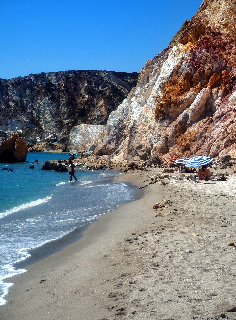 Φυριπλάκα παραλία Μήλος Ηφαιστειογενή πετρώματα - Milos Firiplaka beach