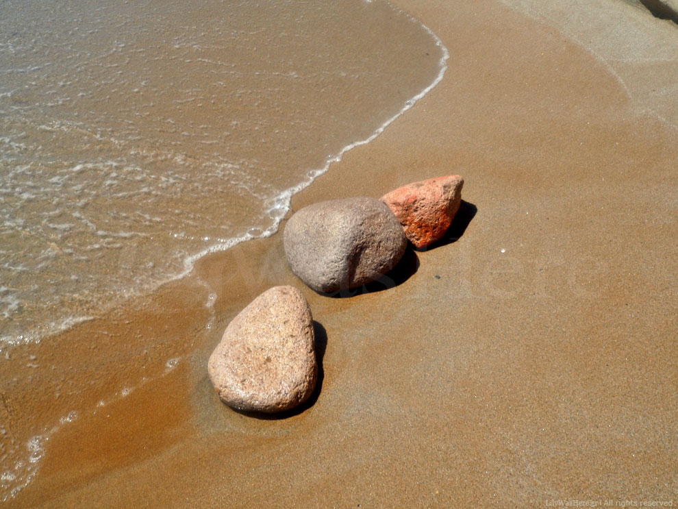 Φυριπλάκα παραλία Μήλος Ηφαιστειογενή πετρώματα - Milos Firiplaka beach