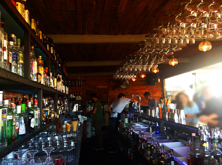 couleur locale, couleur, locale, rooftop, terrace, acropolis view, monastiraki, coffee, drinks, cocktails, eat, lunch, dinner, go out, bar, bars, restaurant, restaurants, athens, greece,