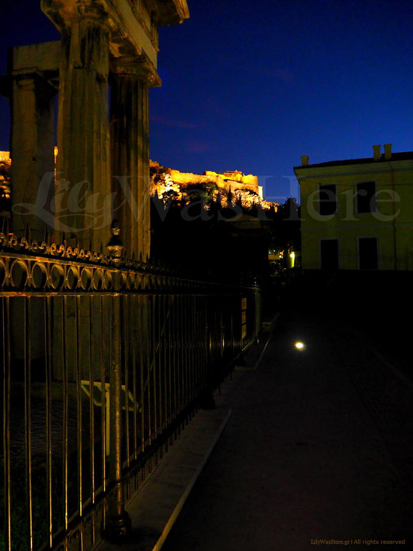 Ατηενς, αθηνα. Αθήνα, πλακα, πλάκα, αθηνα πλακα, αθήνα πλάκα, αθηνα νυχτα, αθήνα νύχτα, αθήνα βράδυ, αθηνα βραδυ, πλακα νυχτα, πλάκα βράδυ, φωτο, φωτό, φωτογραφίες, φωτογραφιες, φοτο, foto, travel, travel tips, travel guide, guide, tips, beach, travel greece, travel blog, λιλυςασηερε, lilywashere,