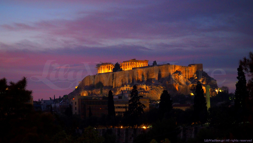 Ατηενς, αθηνα. Αθήνα, πλακα, πλάκα, αθηνα πλακα, αθήνα πλάκα, αθηνα νυχτα, αθήνα νύχτα, αθήνα βράδυ, αθηνα βραδυ, πλακα νυχτα, πλάκα βράδυ, φωτο, φωτό, φωτογραφίες, φωτογραφιες, φοτο, foto, travel, travel tips, travel guide, guide, tips, beach, travel greece, travel blog, λιλυςασηερε, lilywashere,