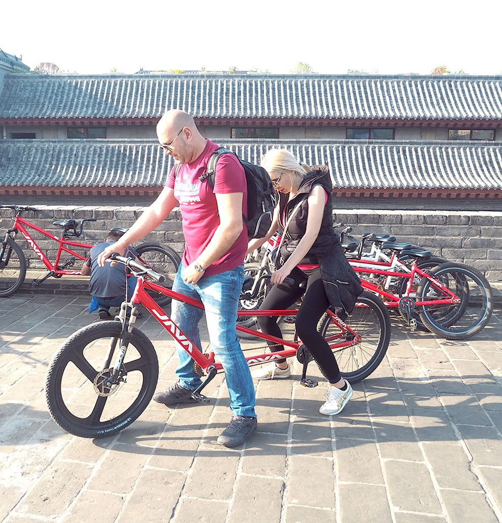 Ποδηλατάδα στα τείχη της κινέζικης πόλης Σιάν