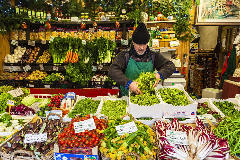 Βενετία | Venice Browsing at the Rialto Market gives a real flavour of local life