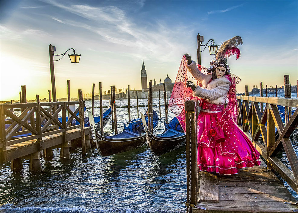 Βενετία | Venice Browsing at the Rialto Market gives a real flavour of local life